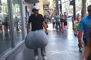 Hollywood Actor Josh Duhamel Wears 132 Pounds Scrotum For Jimmy Kimmel Live Skit Daily Mail Online