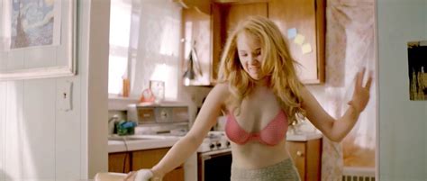 Nackte Juno Temple In The Brass Teapot
