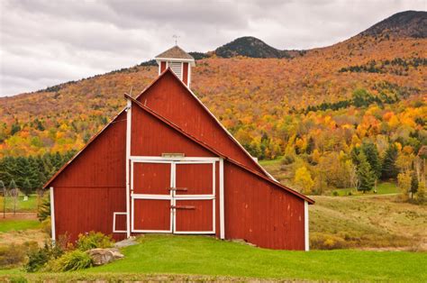 These Small Towns Have The Best Fall Foliage For Leaf Peeping Small