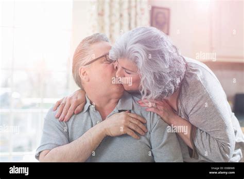 Mature Adult Couple Fotos Und Bildmaterial In Hoher Auflösung Alamy