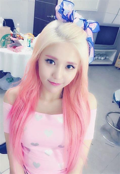 The Pink Blonde Hairstyle Is Popular Among K Pop Artists