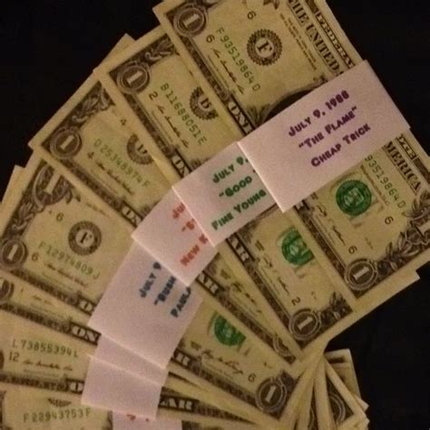 You only turn 25 once, so you need to find a great gift. 25th birthday gift - 25 one dollar bills w/ sleeve noting ...