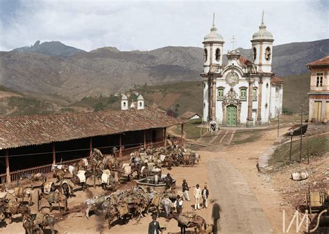 É um dos monumentos mais significativos da arte colonial, uma das mais conhecidas igrejas brasileiras daquele período e uma das mais celebradas criações do mestre aleijadinho, que elaborou o projeto básico da fachada e da. Market and church of St Francis, Ouro Preto, Brazil - Marc ...
