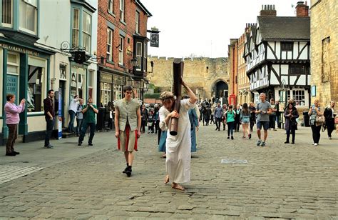 27379 The Cast Of The Mystery Plays Approaching Lincoln Ca Flickr