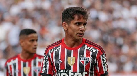 SPNet  São Paulo deve facilitar saída de Everton Felipe em