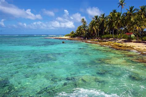 Este pequeño paraíso de playas de arena blanca que abrazan el verdor de. Visit San Andres, the jewel of Colombia - London Travel Clinic