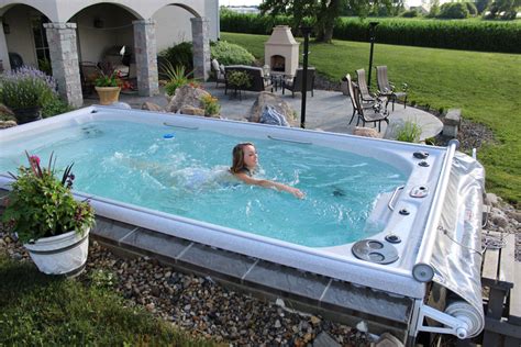 How much does each major hot tub brand cost? Swim spa vs. Jacuzzi exterior: ¿Cuál elegir? - Blog del ...