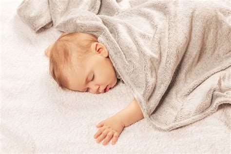 889553 4k 5k Infants Sleep Hands Rare Gallery Hd Wallpapers