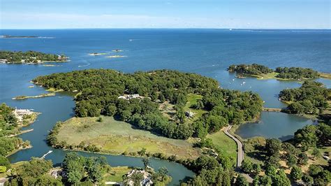 Connecticut Town Darien Sells Bonds for $85 Million Island Purchase