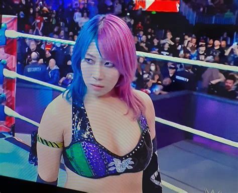 Wwe Raw Wrestling Fans React To Asuka Debuting A New Look On Wwe Raw
