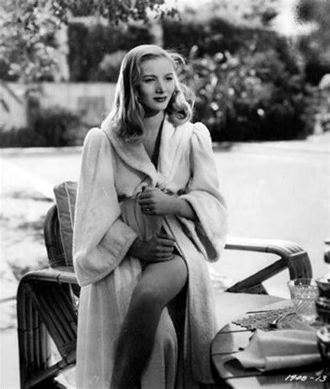 Cinema Style File Veronica Lake Plays Peek A Boo In 1940s Style