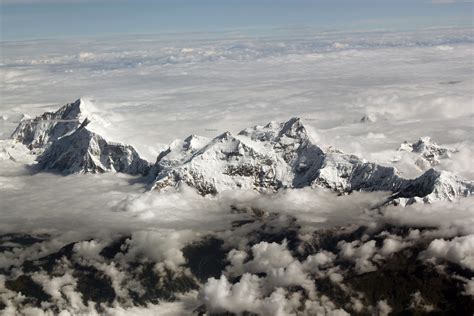 Manaslu 8163 M Eight Highest In The World To The Left Flickr