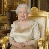 Queen Elizabeth II wearing the maple leaf brooch inherited from her ...