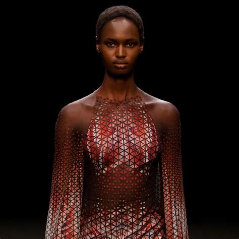 Iris Van Herpen Uses 3d Printing And Magnets For Fashion Collection