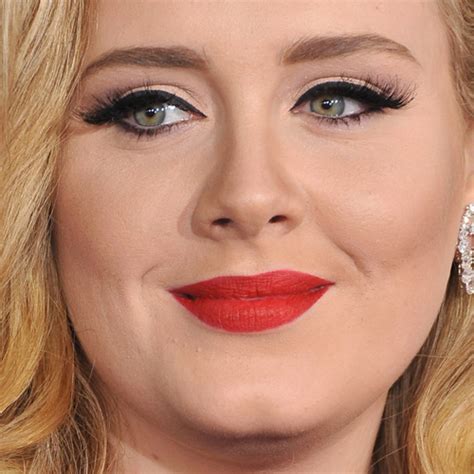Adele Makeup Peach Eyeshadow And Red Lipstick Steal Her Style
