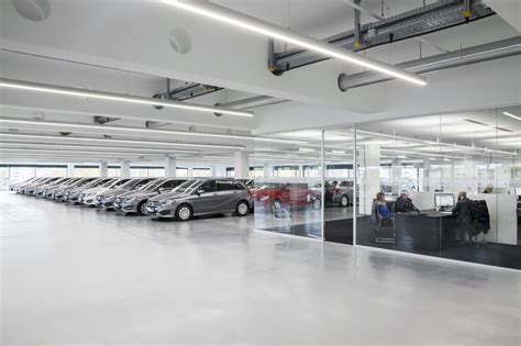 Mercedes-Benz Autohaus: Über allem der Stern: die neue Mercedes-Benz