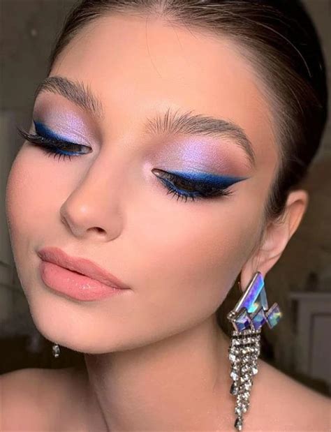 Makeup Blue Eyeshadow And Blue Eyeliner Easily Creates Sexy And