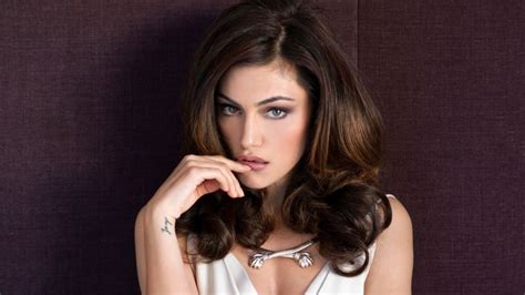 Wallpapers Phoebe Tonkin 2 Images