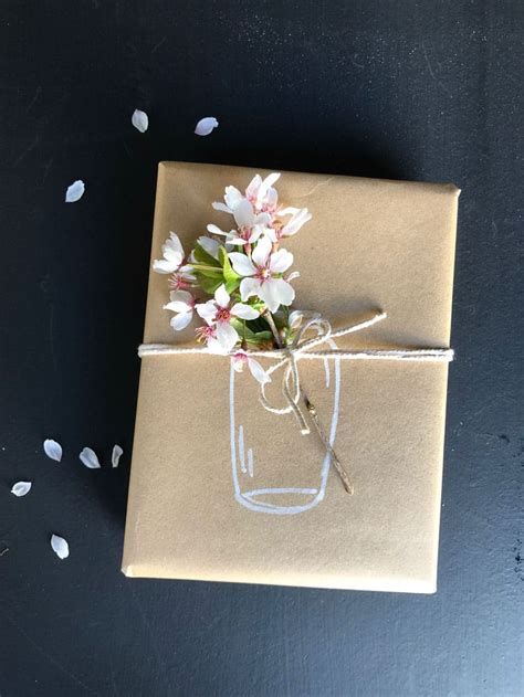 Creative gift wrapping ideas for him. 10 Creative Gift Wrapping Ideas For People on a Budget ...