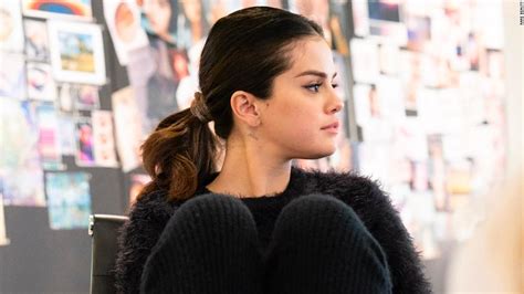 Selena Gomez How Beauty Can Influence Our Mental Health Cnn Style