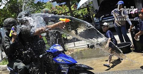عید جالب آب پاشی در تایلند عکس
