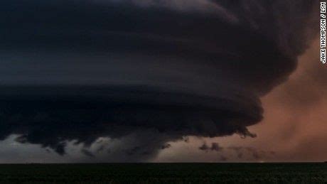 A Photographer Captured A Long Lived Supercell In Northwest Kansas That