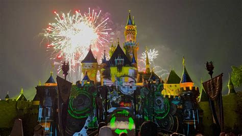 Photos Video Mickeys Mix Magic Fireworks Light Up The Sky Over