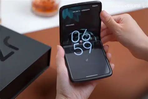Motorola Larrivée Du Smartphone Rollable Le Z Flip 4