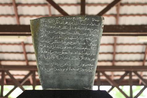 Sejarah islam terpahat kukuh di atas 'batu bersurat'. Yang Tersirat di Sebalik Batu Bersurat Terengganu ...
