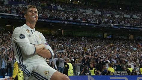 Cristiano Celebra Su Tercer Gol En El Bernabéu Cristiano Ronaldo Ronaldo Real Madrid Ronaldo