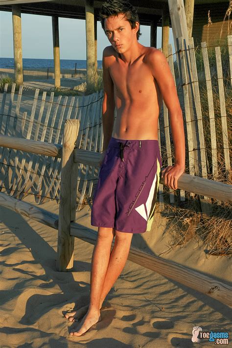 Sandy Barefoot Guy Shows Off His Soles At The Beach Male Feet Blog