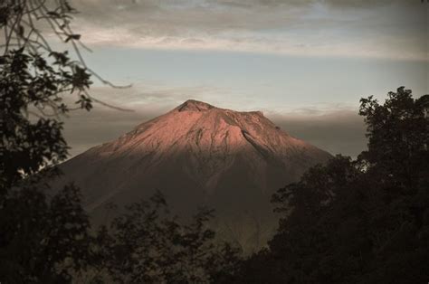 5 Fakta Menarik Gunung Kerinci Salah Satunya Jadi Gunung Berapi Aktif