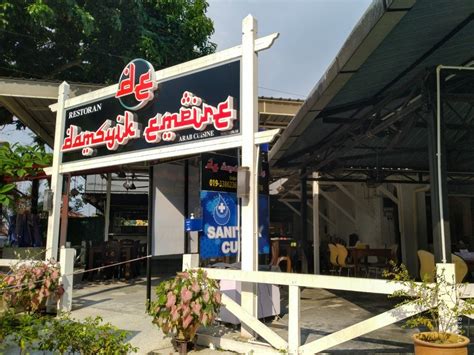 Sedikit pelik berbanding dengan lokasi kedai nasi arab yang lain. Restoran Damsyik Empire. Nasi Arab dan Mashawi Ayam yang ...