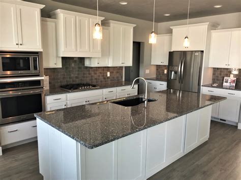 White Kitchen Cabinets With Granite Countertops