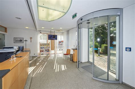 Der vb rb oberbayern sudost eg bank in salzburg austria. Volksbank Raiffeisenbank Oberbayern Südost eG - Filiale ...
