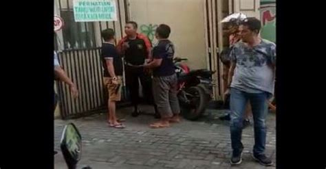 Aksi Koboi Polisi Di Medan Saat Cekcok Dengan Satpam Viral Di Medsos