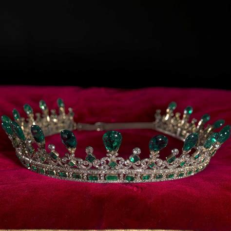 Queen Victorias 1945 Diamond And Emerald Diadem On Display I