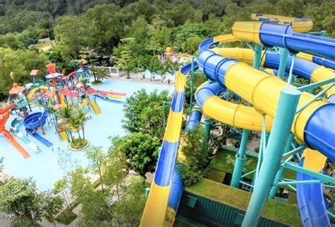 Find more information about this attraction and other nearby teluk bahang family attractions and hotels on family vacation critic. Inilah rupa gelongsor air terpanjang di dunia di Pulau ...