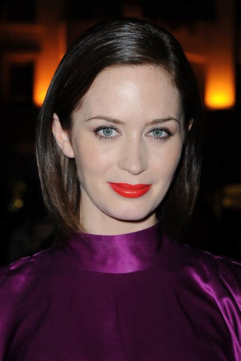 Hot Photos Celebrity English Actress Emily Blunt Hairstyle