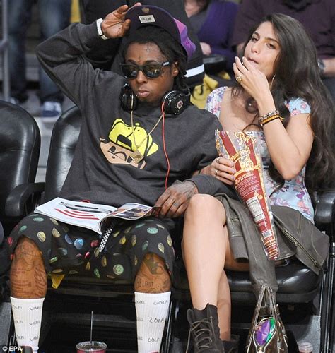 Lil Wayne S Girlfriend Shows Off Sparkler At Los Angeles Lakers Game