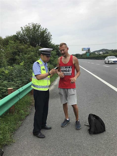 Police Help Russian Hitchhiker Stranded On Expressway Shanghai Daily