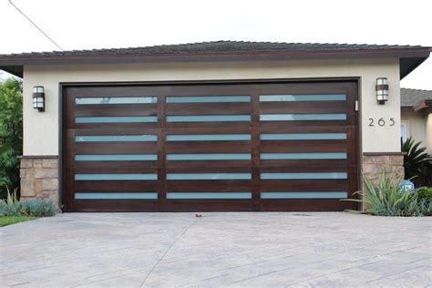 Interested in one of the doors from our modern selection? 48 The Best Modern Garage Door Design Ideas | Garage door ...