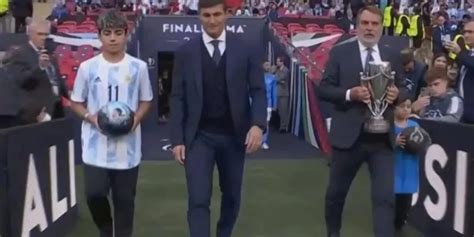 Con La Presencia De Benjamín Agüero Así Fue El Homenaje De Diego Maradona En La Finalissima
