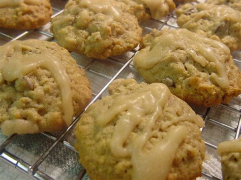 Grease a large baking sheet or use parchment paper. Paula Deen's Loaded Oatmeal Cookies - Foodgasm Recipes