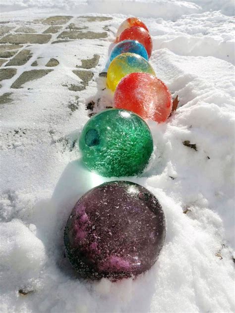 Diy Frozen Water Balloons Christmas Decorations Diy Outdoor Winter