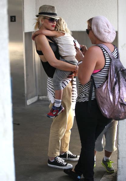Gwen Stefani And Son Arriving On A Flight At Lax [august 8 2012] Gwen Stefani Photo 31771321