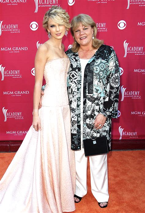 Taylor Swifts Parents Everything To Know About Her Supportive Mom