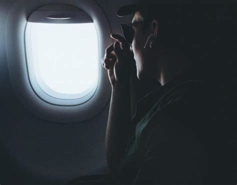 3 ways to survive a long flight in comfort