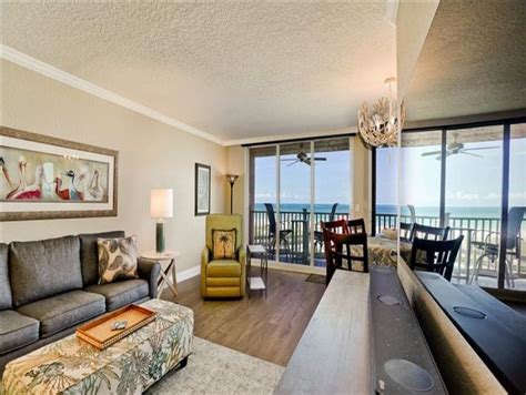 Spacious Condo Beautifully Decorated Directly On The Beach