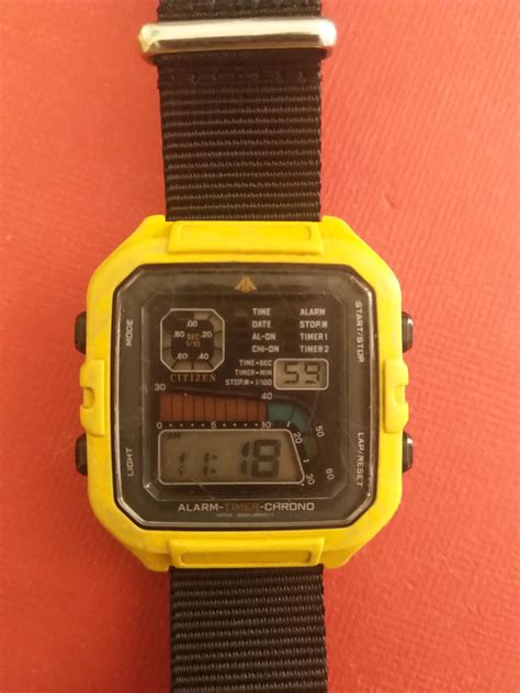Citizen D060 Yellow Square Version Rwatches